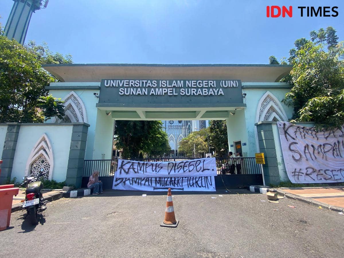 Mahasiswa UINSA Tak Bolehkah Tendik Masuk Sampai Prof Muzakki Mundur!