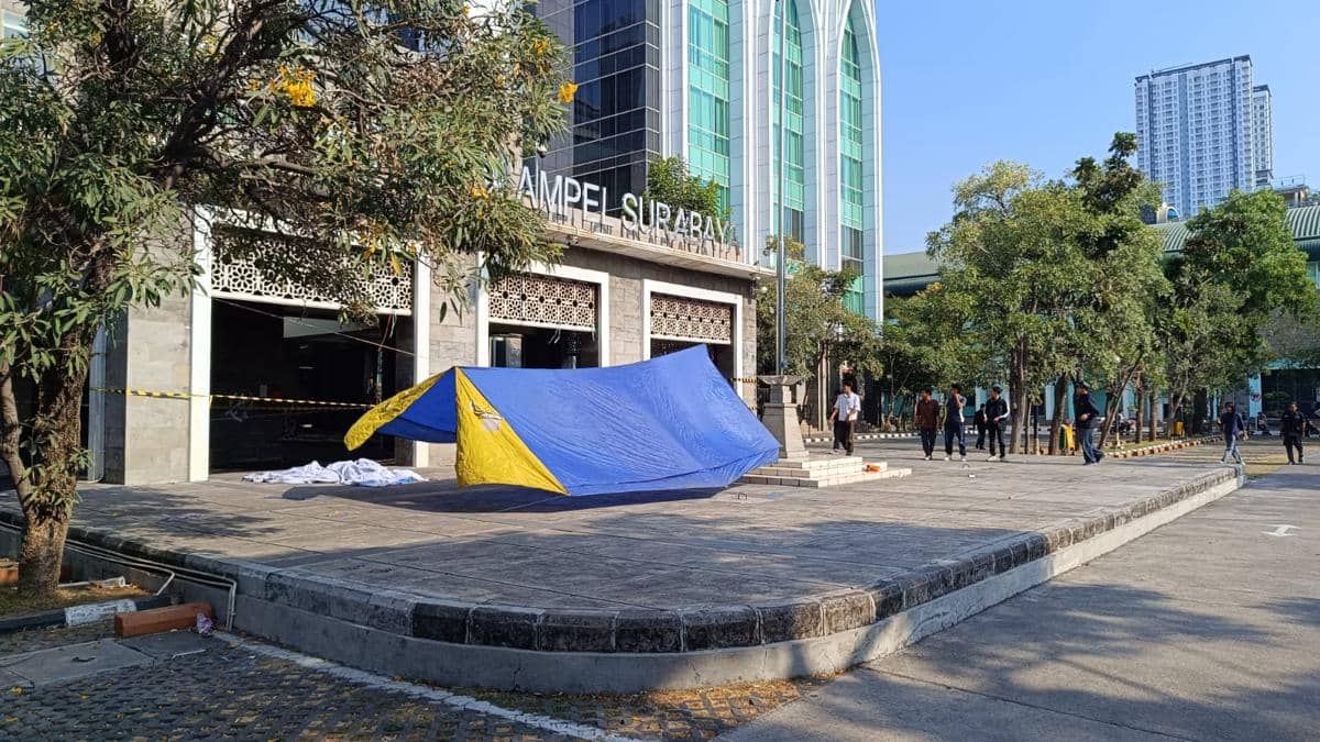 Minta Muzakki Mundur, Mahasiswa UINSA Sampai Dirikan Tenda di Rektorat