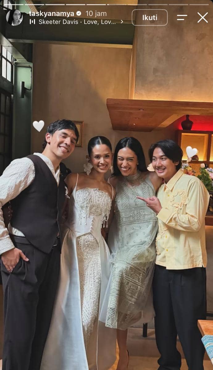 Potret artis menghadiri pernikahan Mario dan Lukita yang dibagikan melalui akun Instagram dwihandaanda.