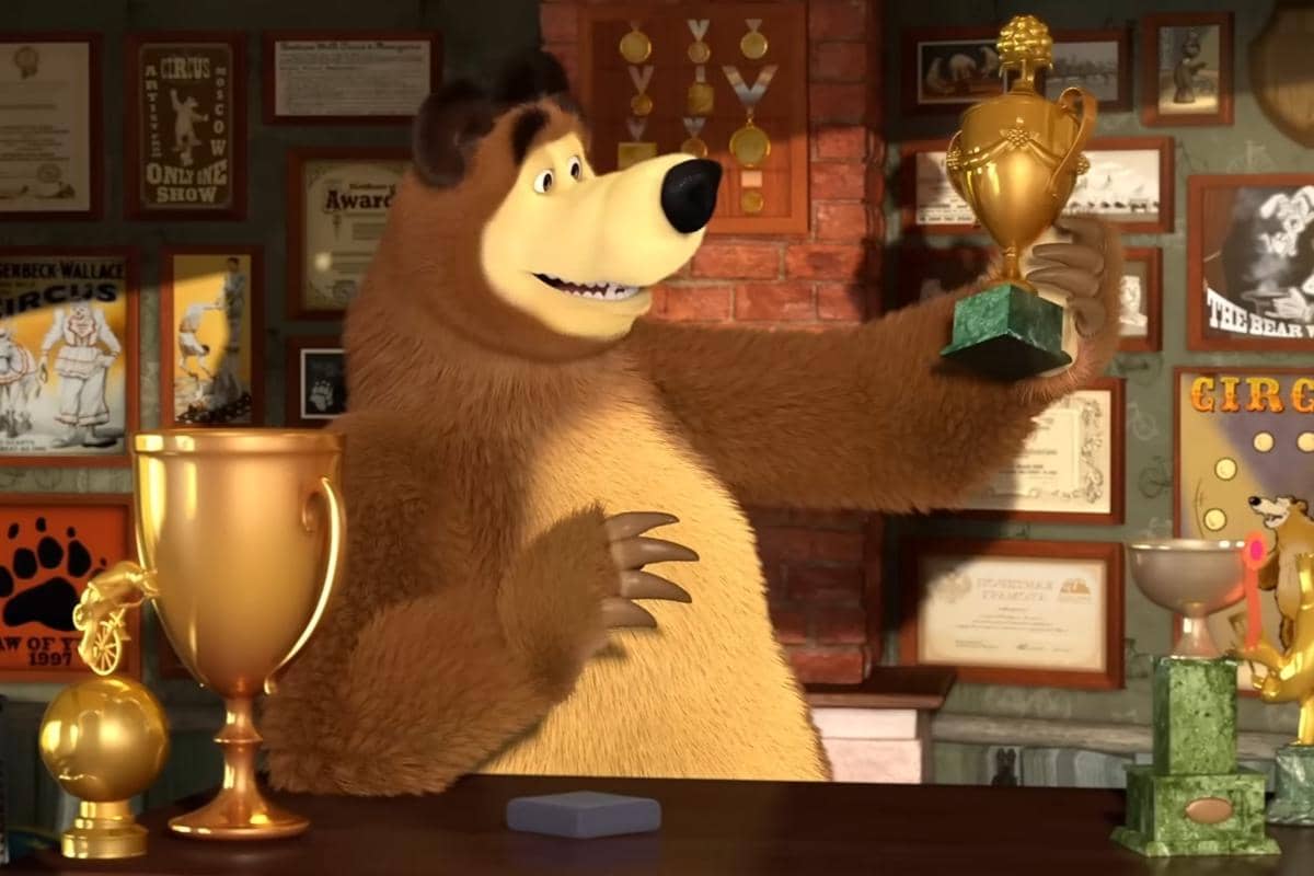 karakter Bear dalam Masha and the Bear 