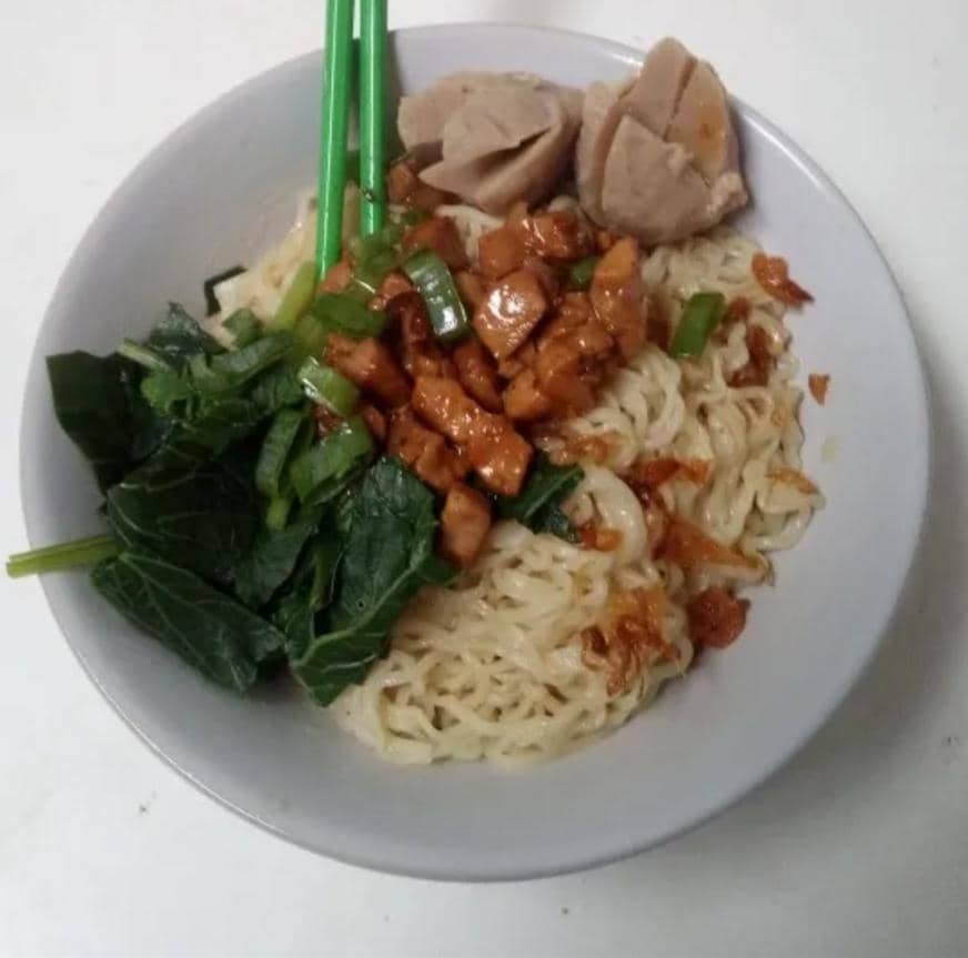 salah satu menu Mie Ayam Kembar Nakal (food.grab.com/Mie Ayam Kembar Nakal - Bojong Nangka)