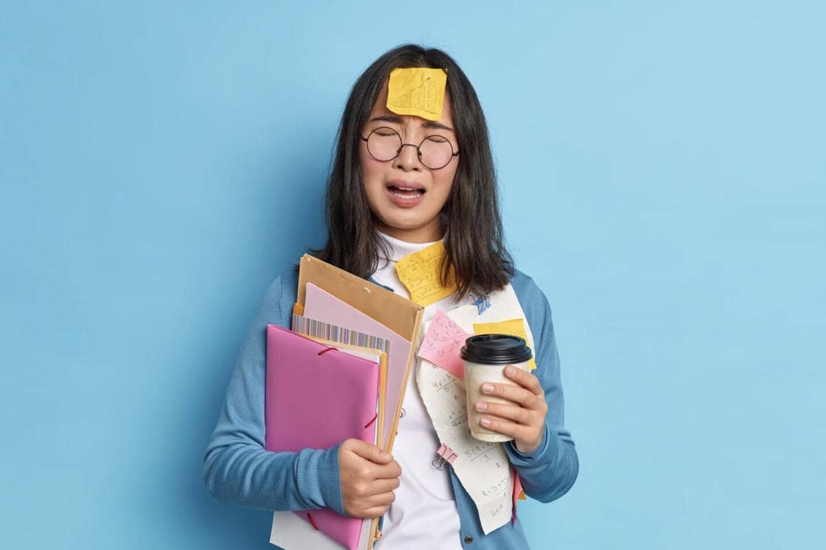 5 Cara Membedakan Kemalasan dan Burnout, Kamu Lagi Alami yang Mana?