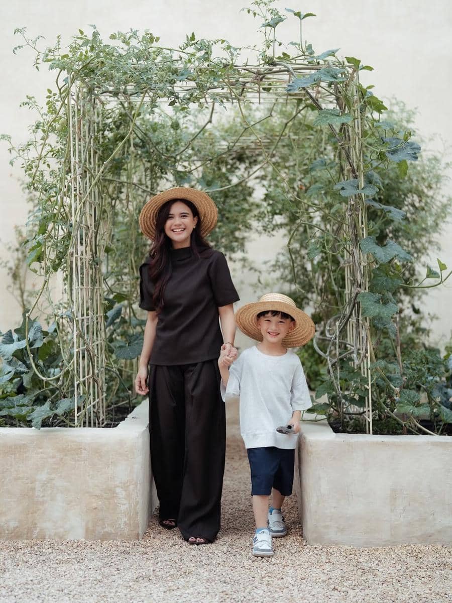 inspirasi OOTD ibu dan anak ala Audi Marissa