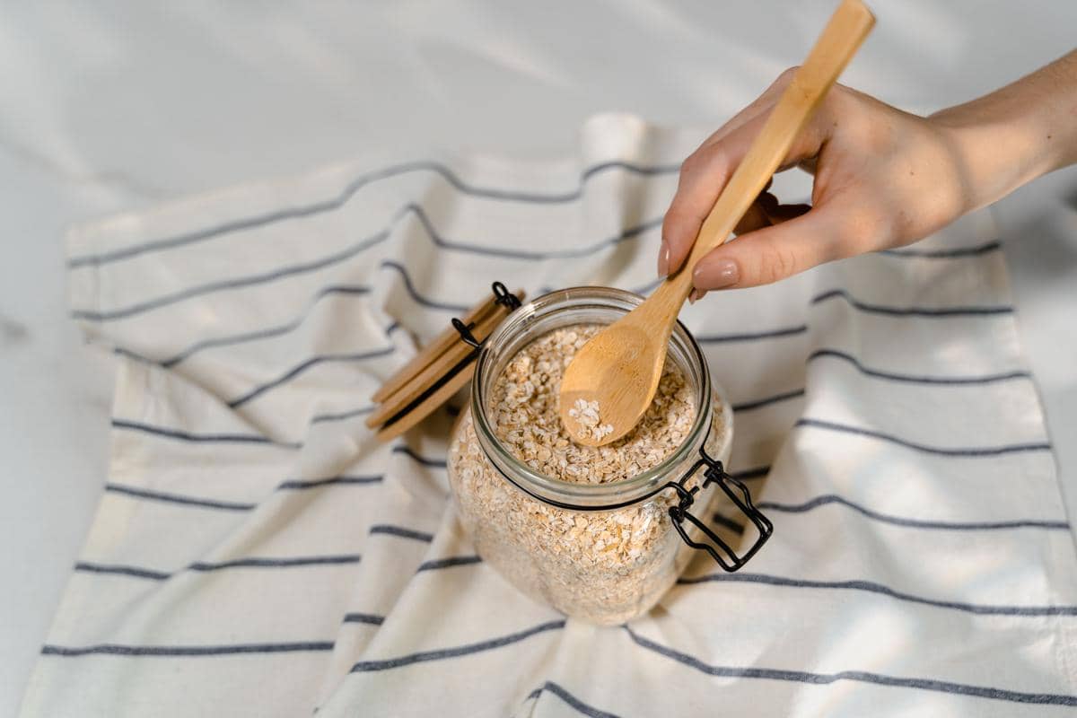 Oat dalam toples
