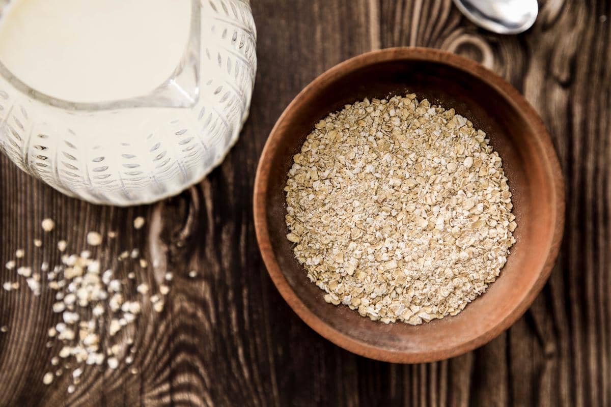 Butiran oat dalam mangkuk