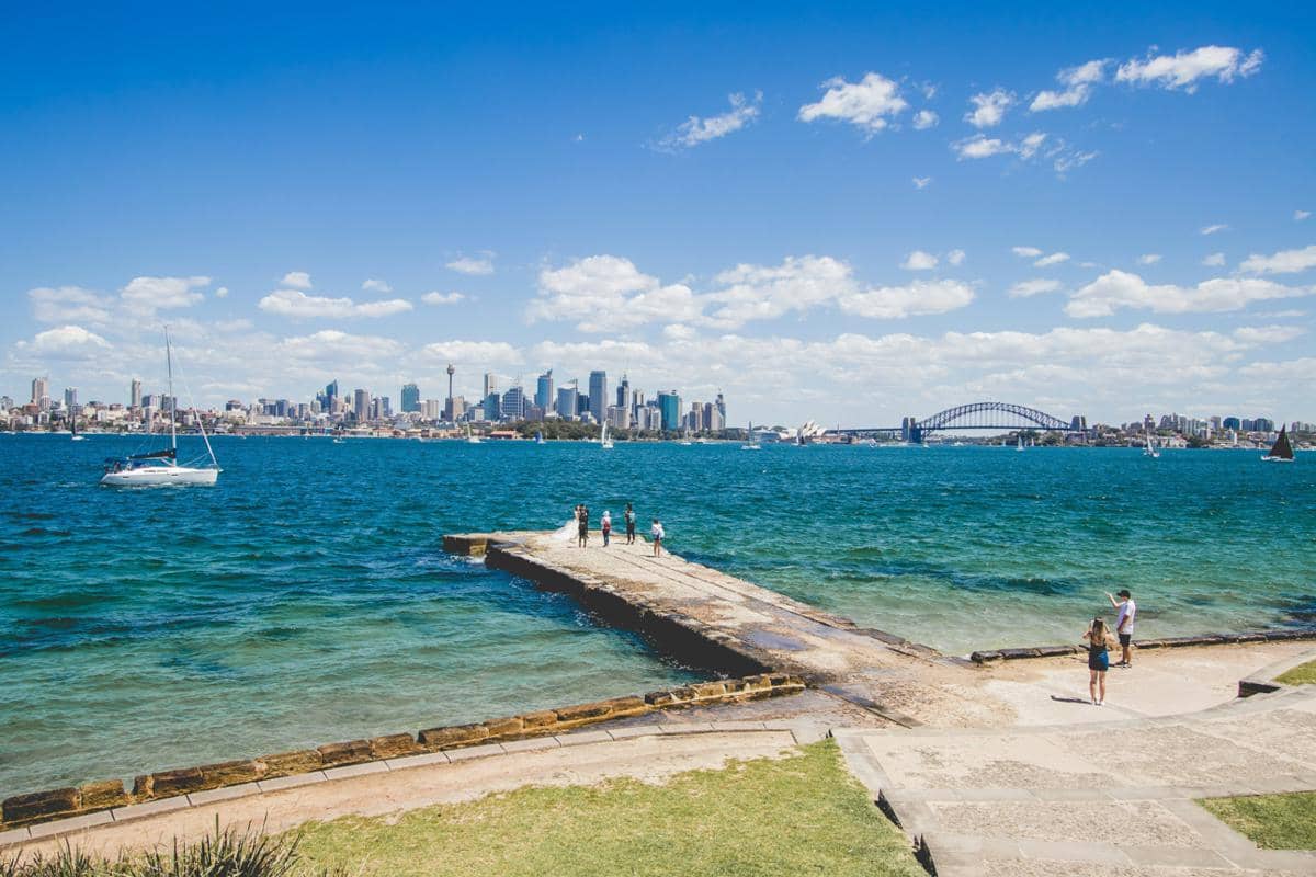ilustrasi menikmati pantai di Australia