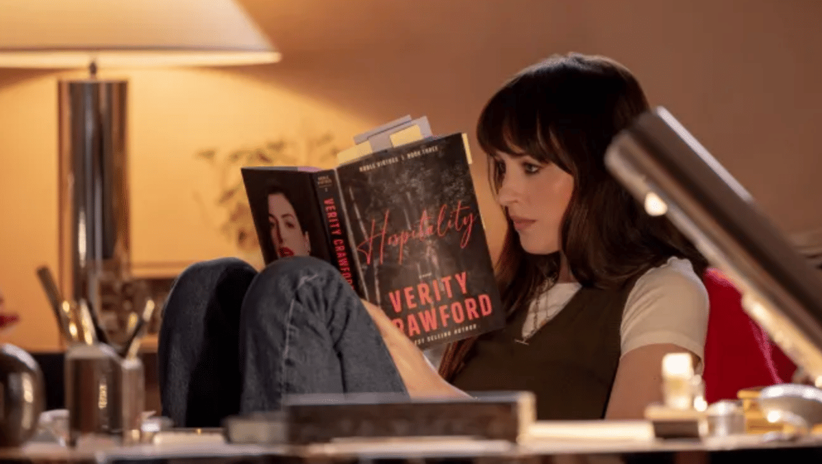Dakota Johnson dalam film Verity