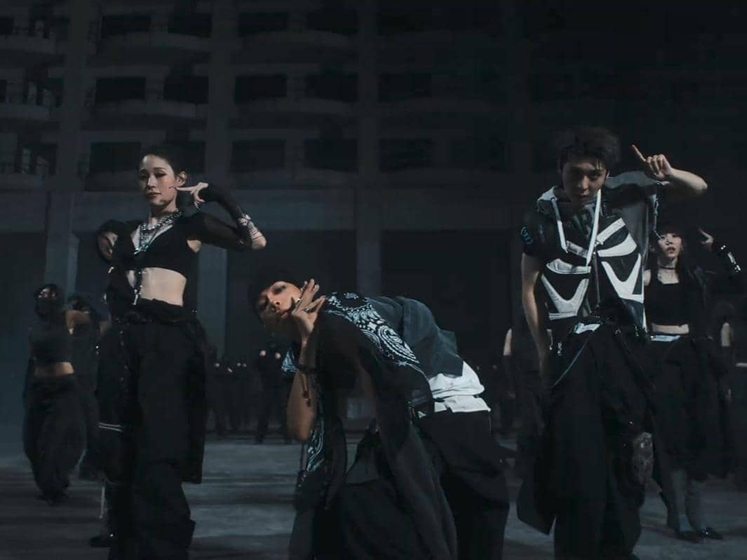 cuplikan MV TALK dari ALLDAY PROJECT