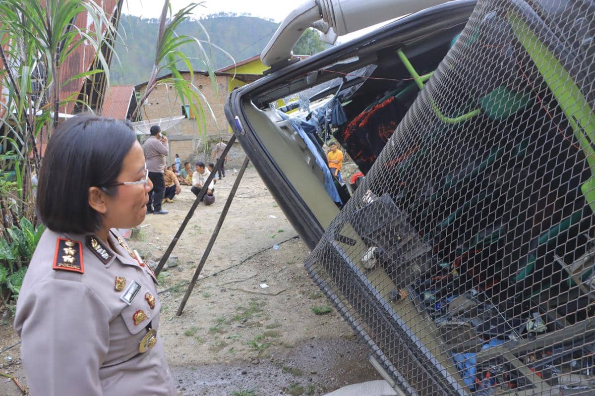 Bus Bawa 29 Penumpang Terjun 8 Meter di Samosir, 26 Luka