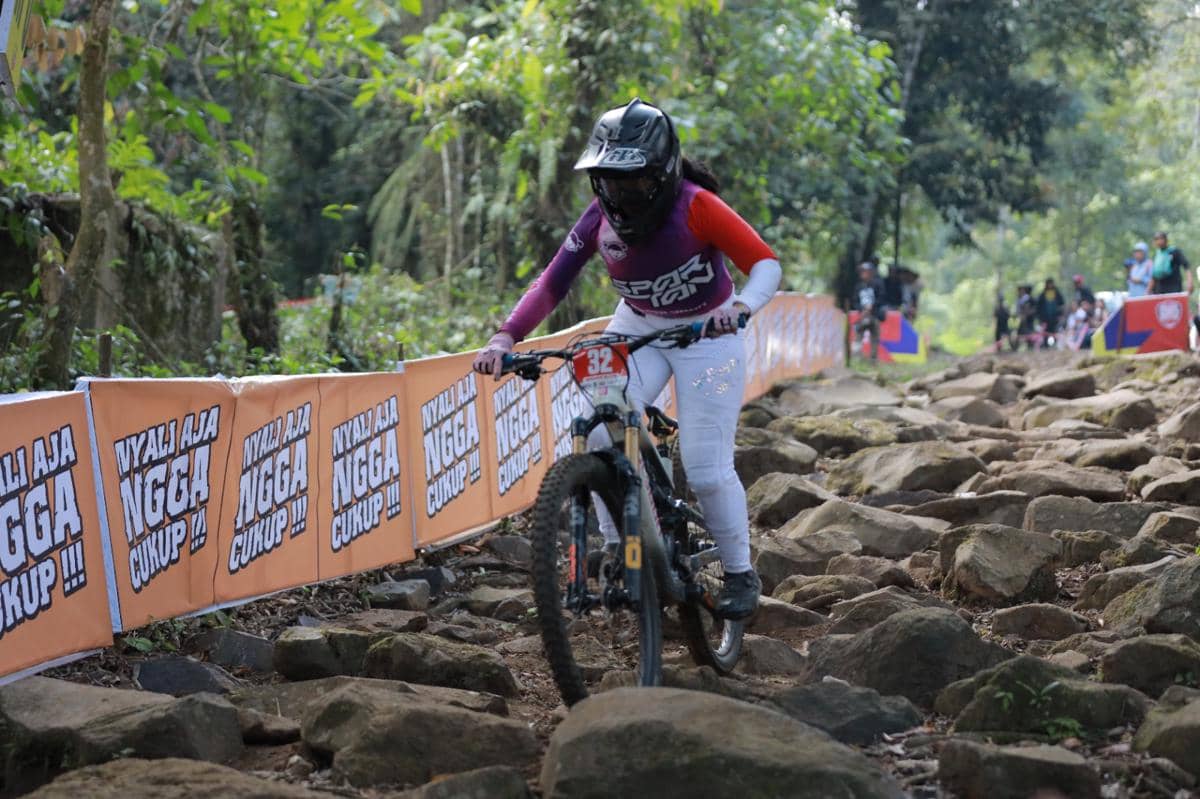 Suasana pelaksanaan ajang BIG Downhill 2026 di kawasan Ijen Geopark, Banyuwangi, yang telah tuntas digelar.