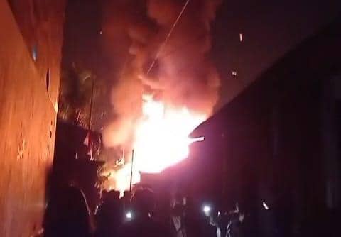 Kebakaran melanda empat petak rumah semi permanen di Jalan Abdesir Lorong 2, Kampung Selayar, Kelurahan Batua, Kecamatan Manggala, Kota Maka