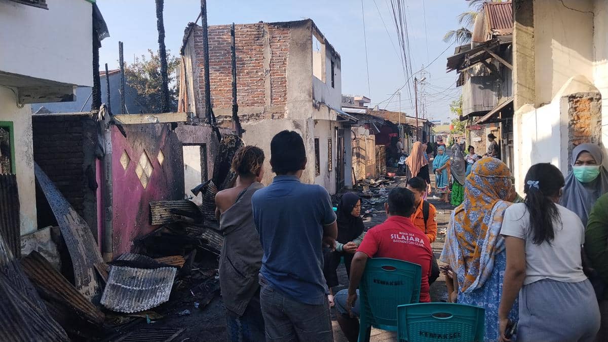 Kebakaran melanda empat petak rumah semi permanen di Jalan Abdesir Lorong 2, Kampung Selayar, Kelurahan Batua, Kecamatan Manggala, Kota Maka