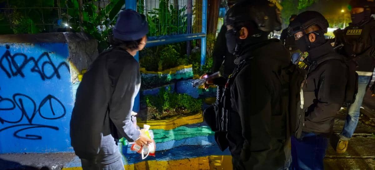 Diduga Mau Transaksi Narkoba, 2 Pria Ditangkap Bawa Celurit-Karambit