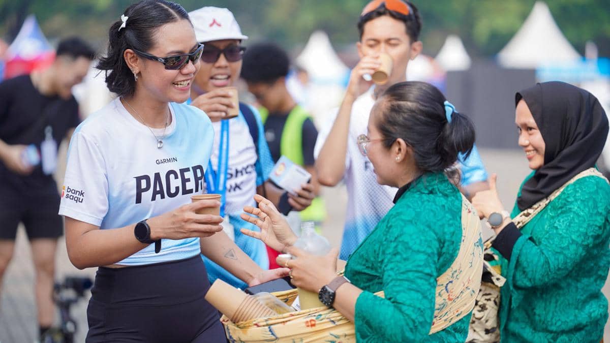 Bank Saqu mendukung pelaksanaan acara lari Garmin Run 2026 melalui materi visual kolaborasi resmi mereka.