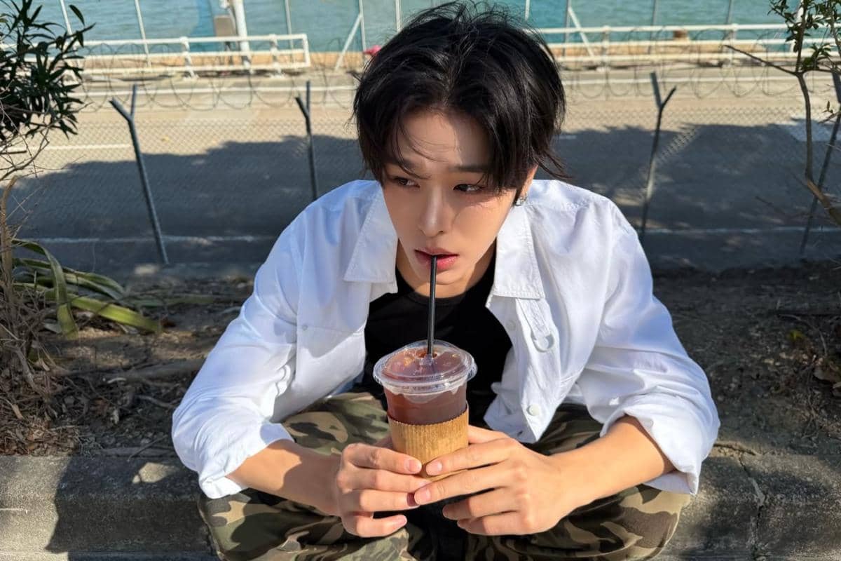 Riku NCT WISH mengatakan di livestream Weverse kalau dirinya sejak dahulu hingga sekarang tak pernah bisa minum kopi karena meminumnya bikin tubuhnya jadi gemetaran