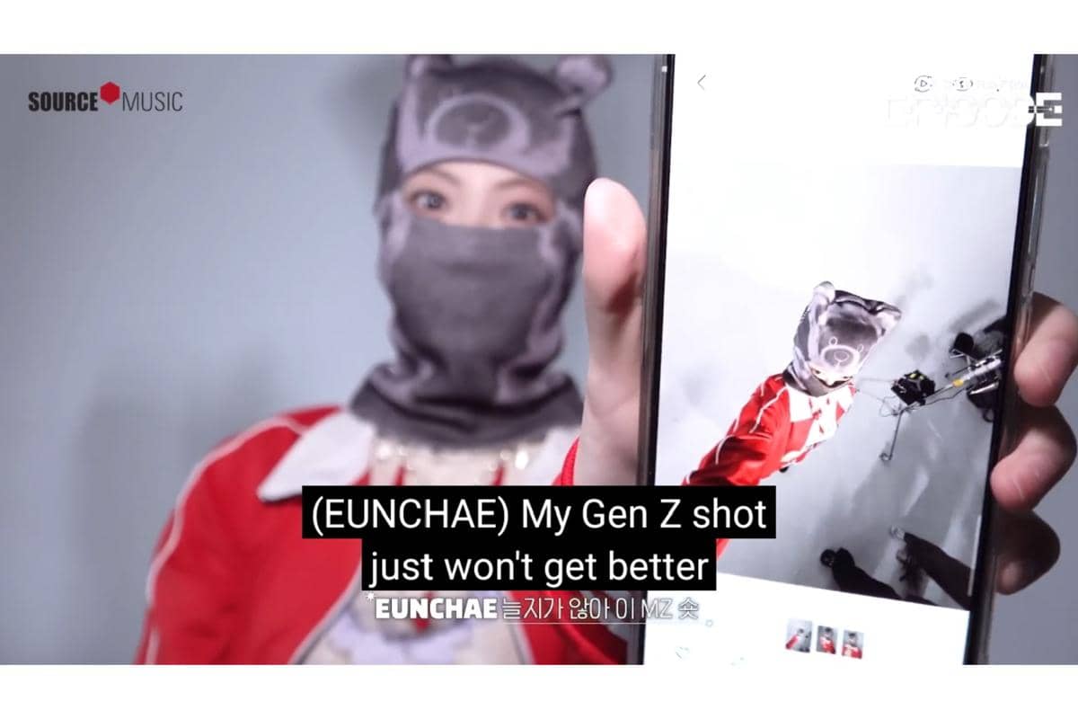 Eunchae LE SSERAFIM merasa dirinya masih belum pandai selfie dan ia gagal punya hasil tangkapan foto ala Gen Z