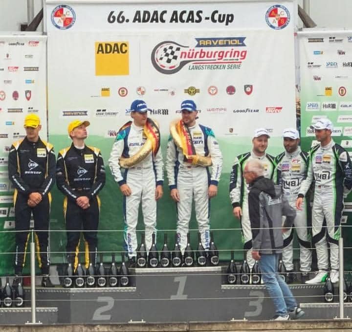 Ira Wibowo temani anak nonton mobil balap di Nurburgring, Jerman