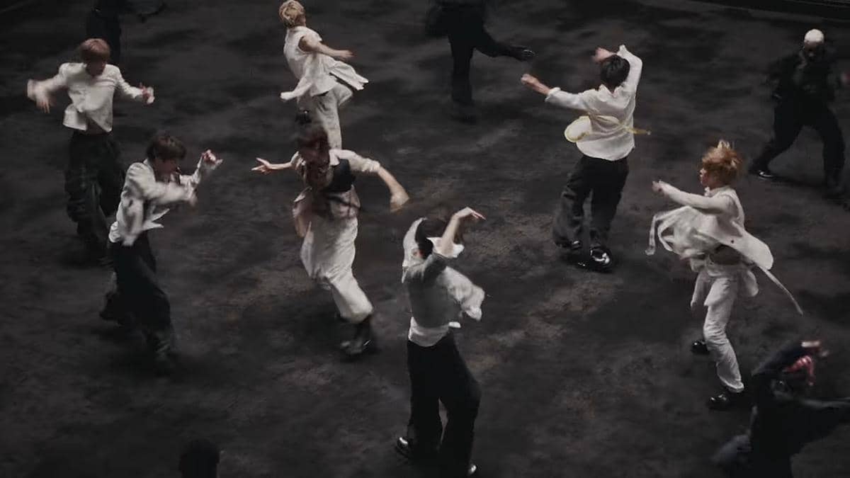 CLOSE YOUR EYES kolaborasi dengan Yohan Kim dan Jacob Scesney di lagu 'Open Your Eyes'