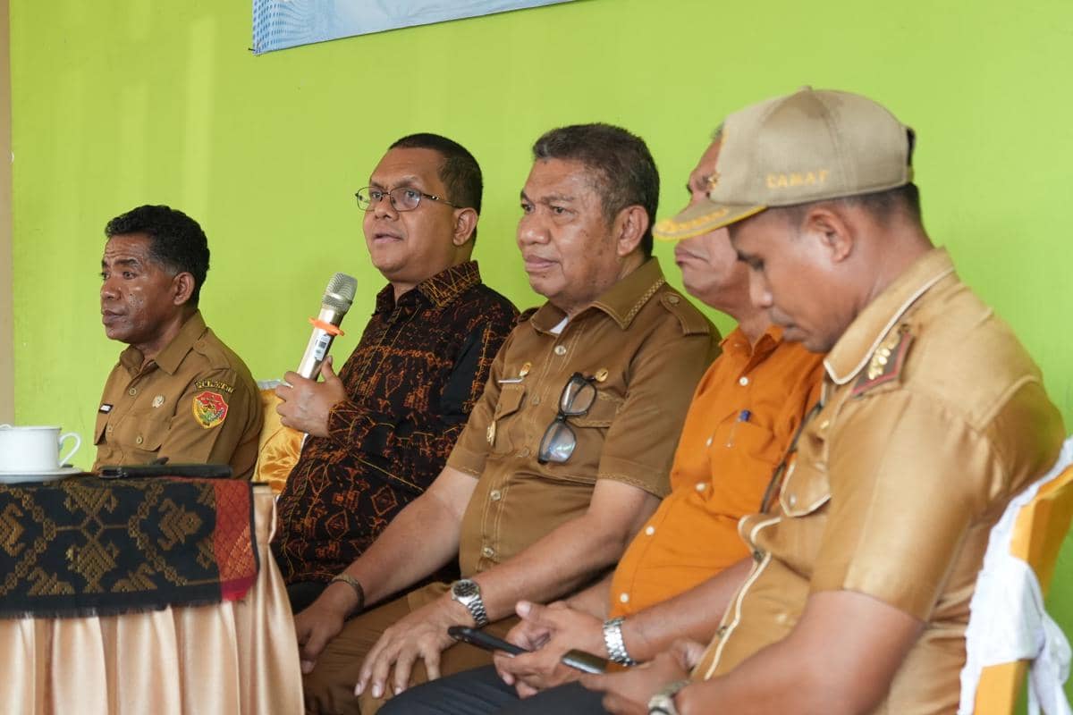 Pertemuan Gubernur NTT Melki Laka Lena dan para kepala UPTD Samsat seluruh Flores bahas pajak. (Dok Biro Apim NTT)