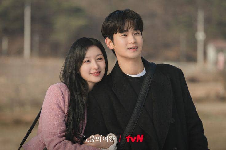 Kim Ji Won dan Kim So Hyun tampil bersama dalam adegan drama Queen of Tears yang diproduksi tvN.