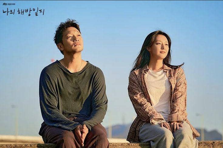 Son Suk Ku dan Kim Ji Won tampil bersama dalam salah satu adegan serial drama Korea My Liberation Notes produksi JTBC.