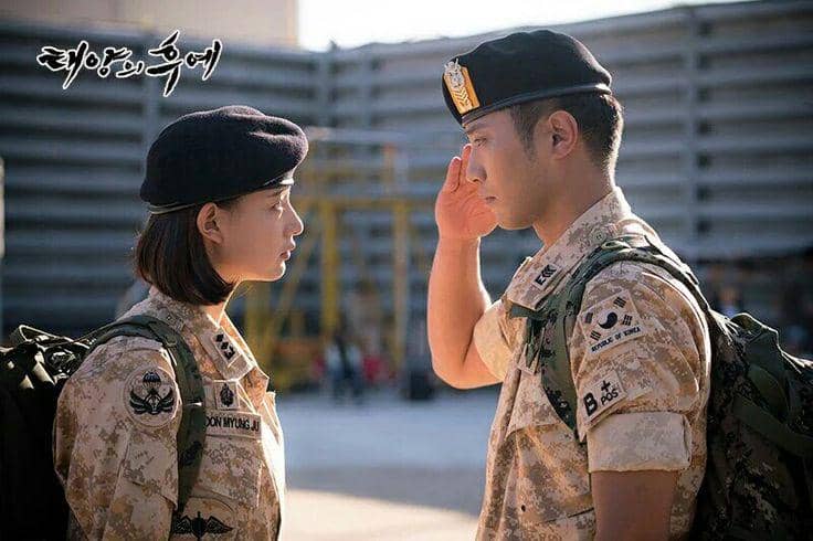 Kim Ji Won dan Jin Goo dalam drama Descendants of the Sun