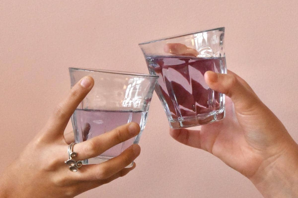 Air Kelapa Berubah Pink, Apakah Masih Aman Diminum?