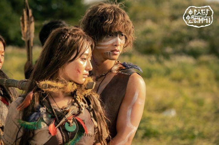 Kim Ji Won dan Song Joong Ki tampil bersama dalam adegan drama Korea Arthdal Chronicles produksi tvN.