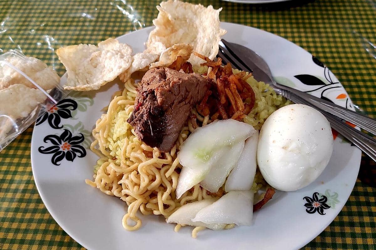 ilustrasi nasi kuning Ternate