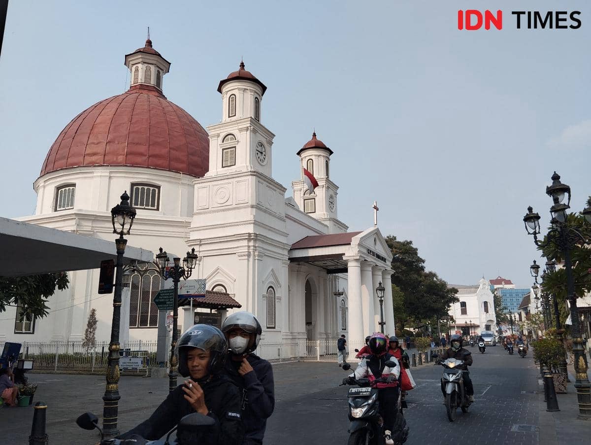 Cuaca panas di Kota Lama Semarang. (IDN Times/Dhana Kencana)