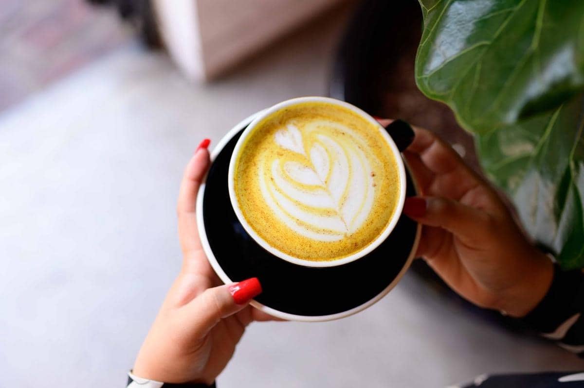 ilustrasi latte beras kencur