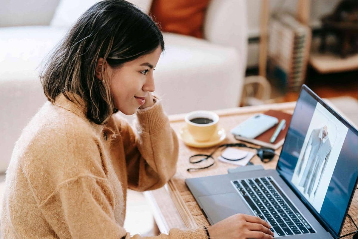 5 Side Job yang Bisa Kamu Kerjakan setelah Pulang Kantor