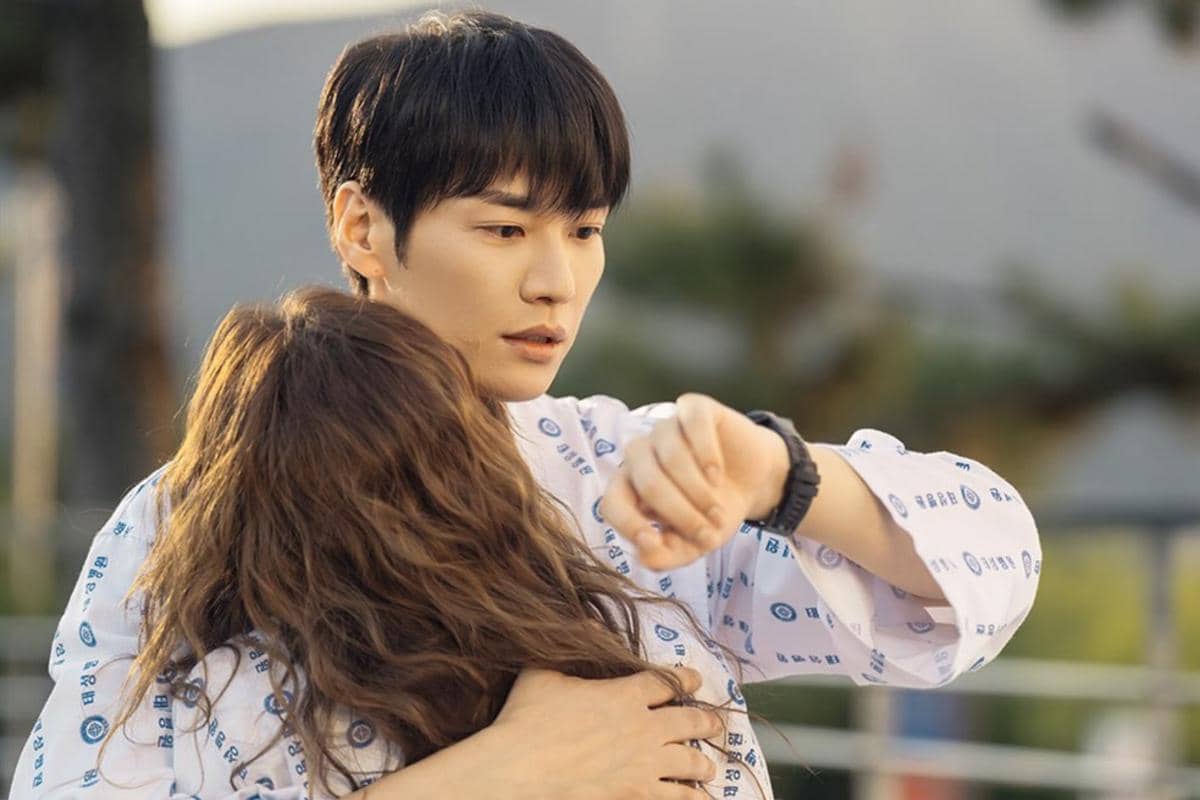7 Still Cuts Kim Young Kwang di Drakor Take Charge of My Heart