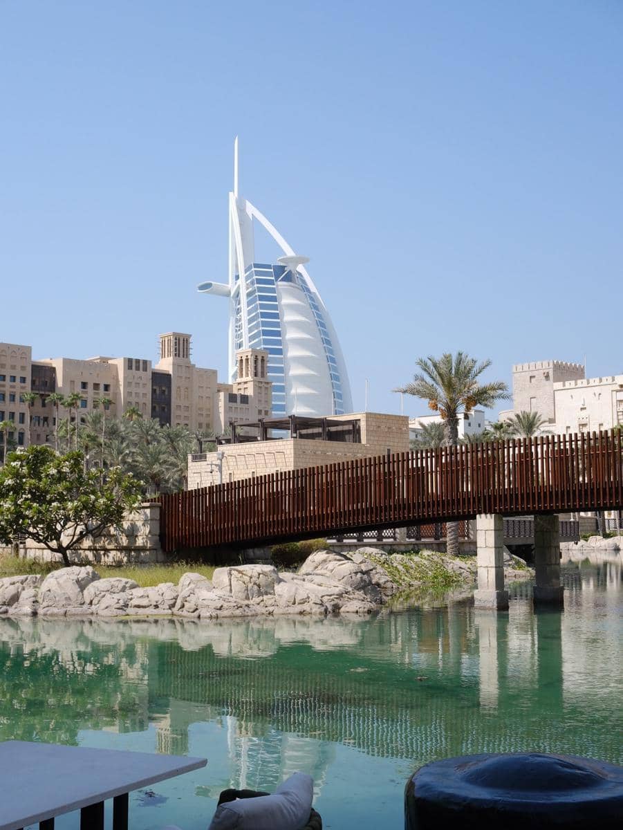 Azizi Asadel asyik keliling Souk Madinat Jumeirah