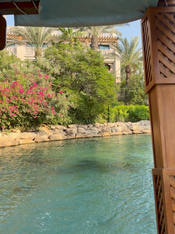 Azizi Asadel asyik keliling Souk Madinat Jumeirah