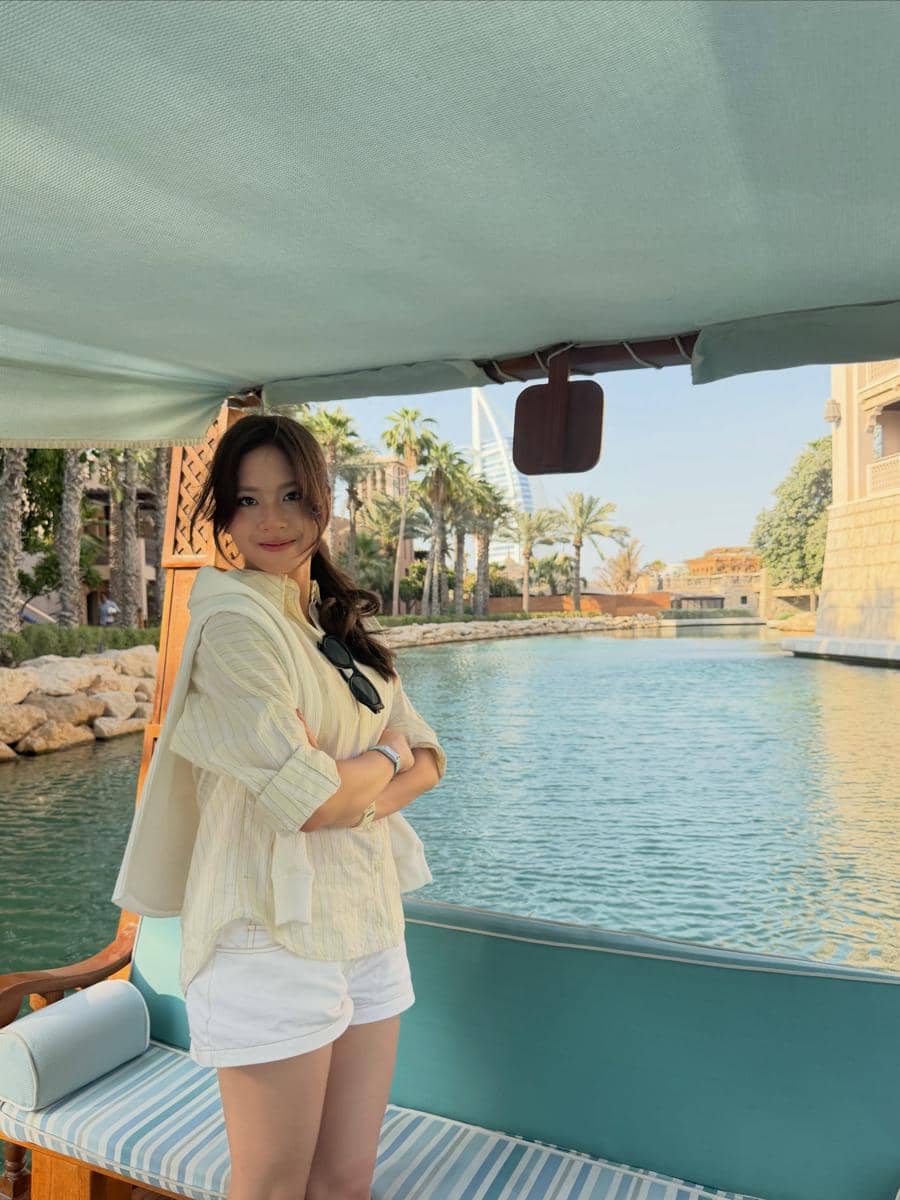 Azizi Asadel asyik keliling Souk Madinat Jumeirah