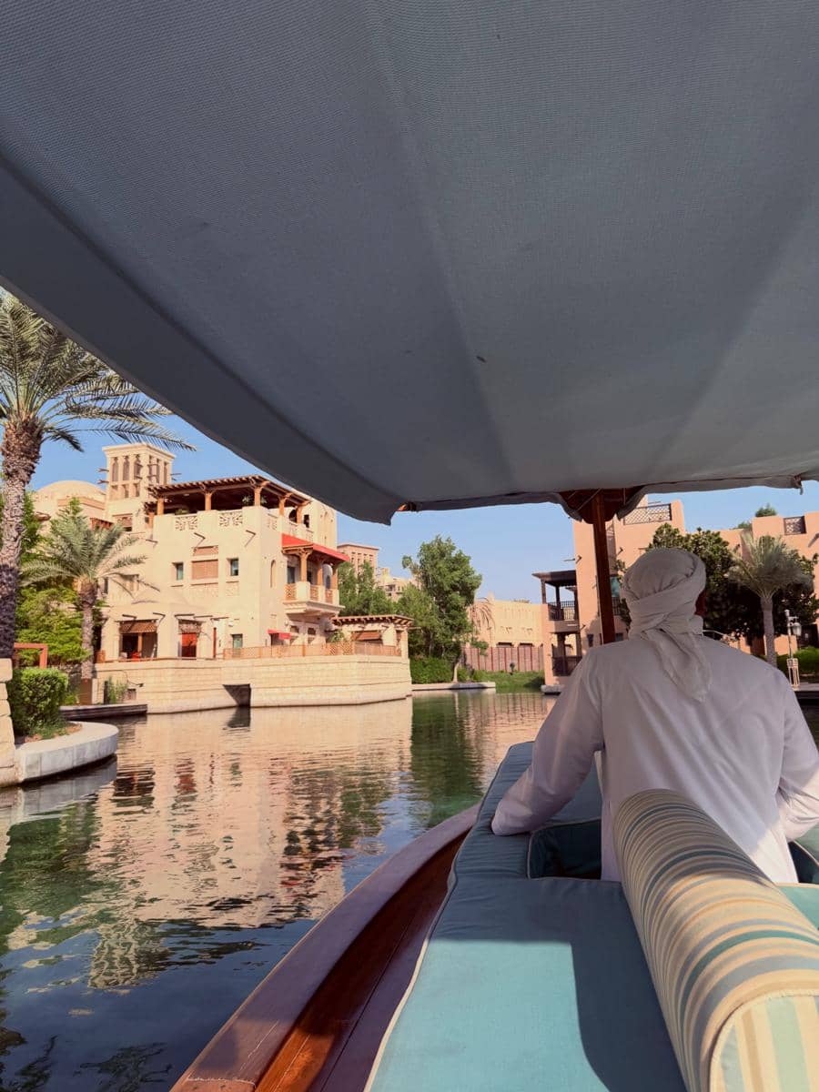 Azizi Asadel asyik keliling Souk Madinat Jumeirah