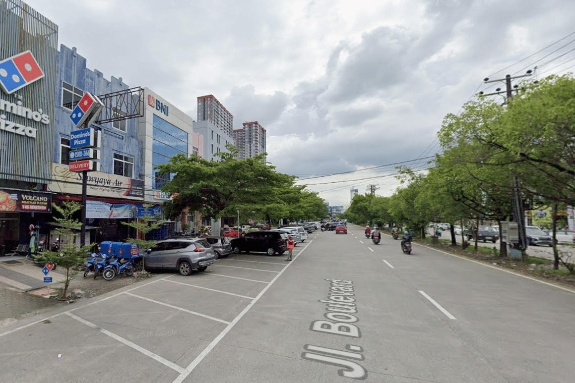 ilustrasi suasana Jalan Boulevard, salah satu ruas jalanan di Kota Makassar
