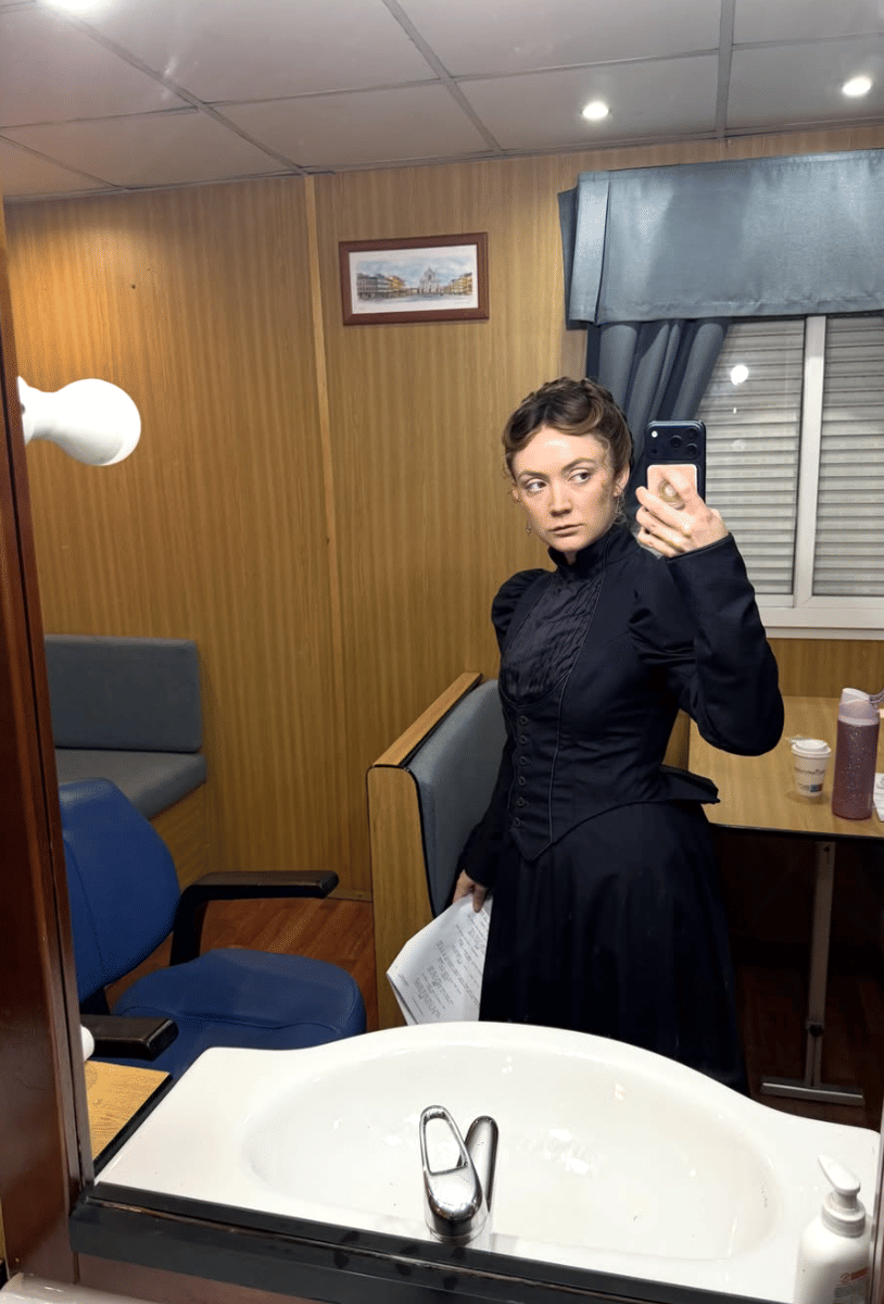Tangkapan layar unggahan Instagram yang menampilkan potret Billie Lourd dari akun @praisethelourd.