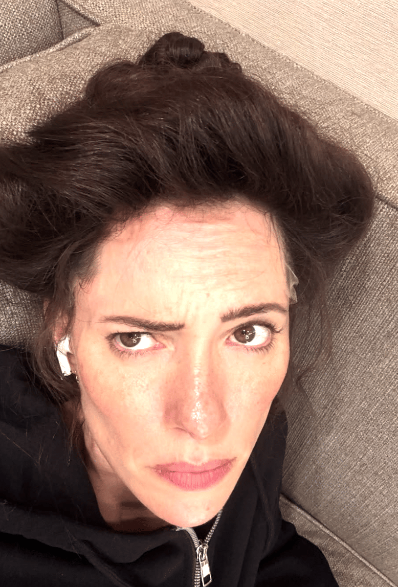Potret Rebecca Hall, aktris yang dikenal melalui berbagai peran dalam film dan serial televisi, dari akun Instagramnya.