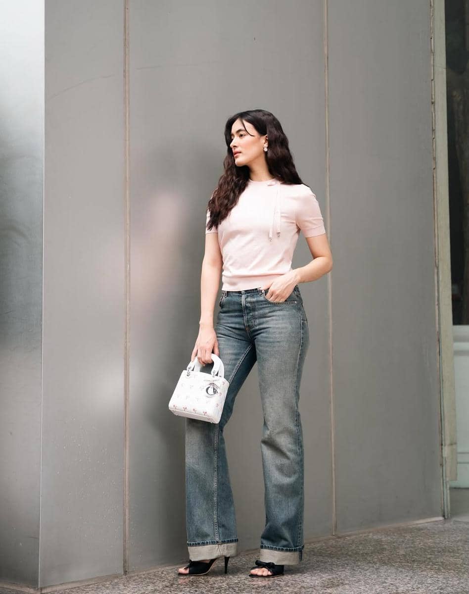mix and match celana jeans ala Mawar Eva