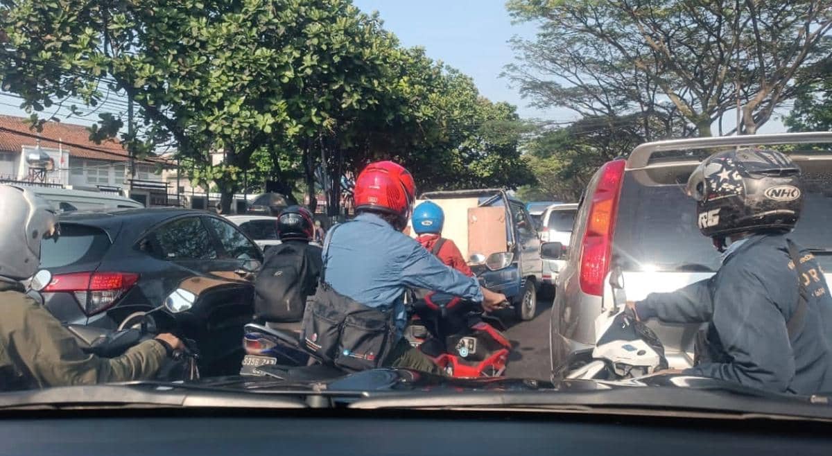 Proyek Gorong-gorong Bikin Soekarno-Hatta Macet, Banyak Warga Telat Kerja