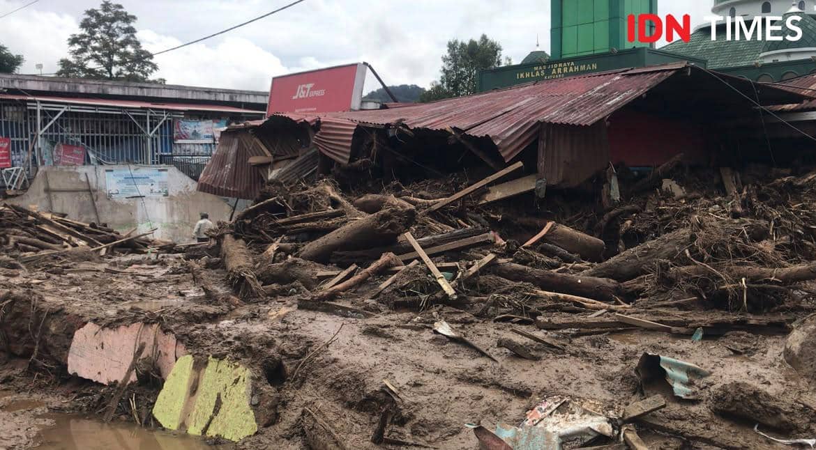 Banjir Bandang Solok Rusak 12 Kantor Dinas, Pelayanan Publik Lumpuh
