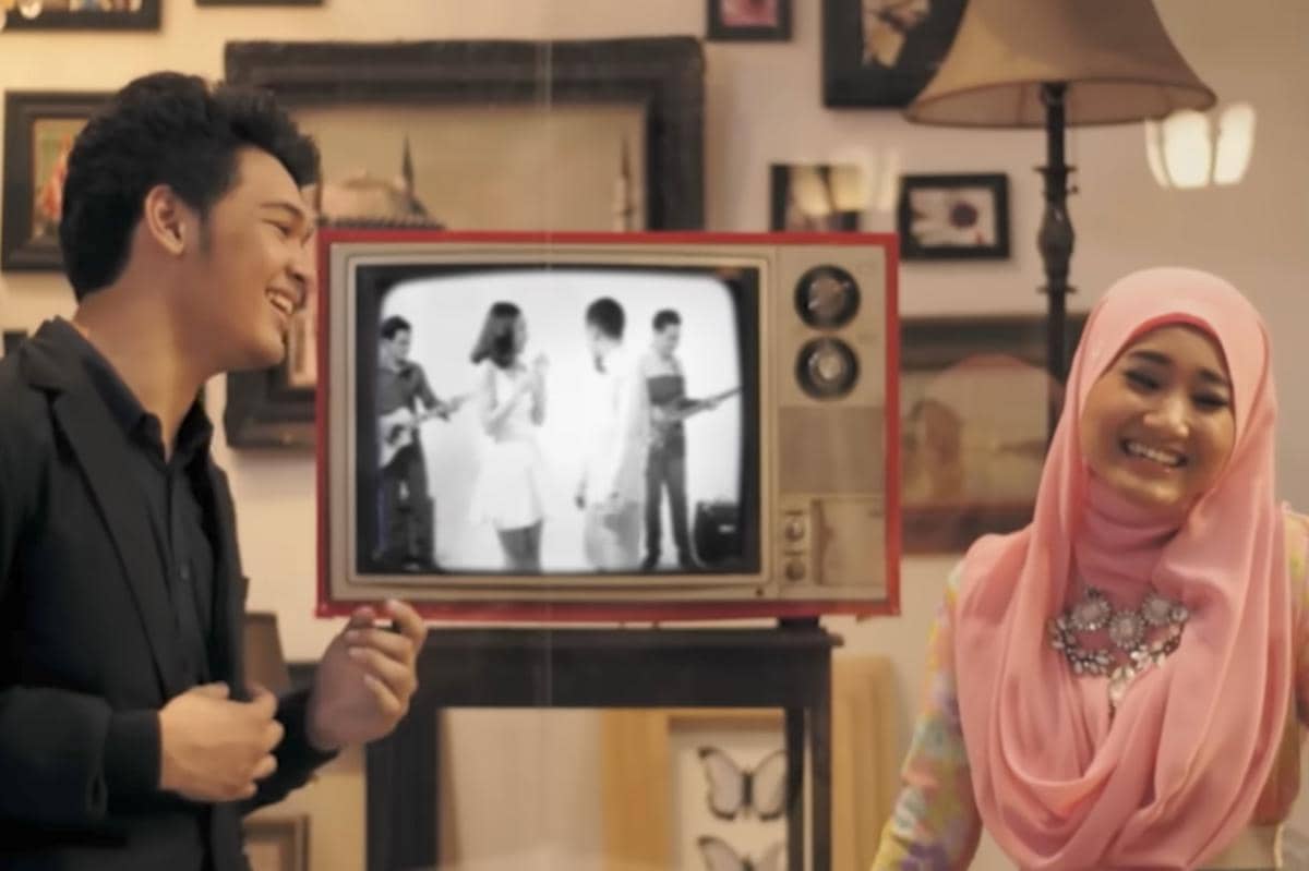 Tangkapan layar video lirik lagu “Kaulah Kaumuku” oleh Fatin Shidqia dari kanal YouTube Sony Music Entertainment Indonesia.