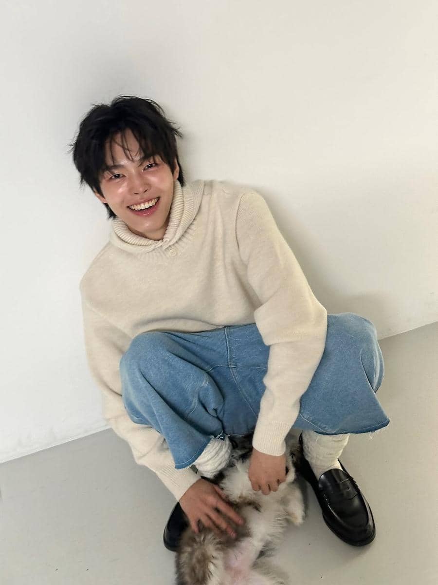 padu padan outfit kasual ala Park Yoon Ho