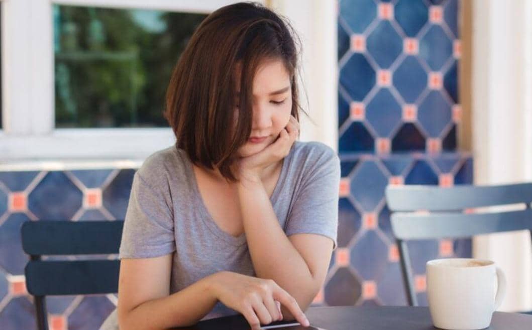 ilustrasi menunggu chat pasangan (magnific.com/tirachardz)