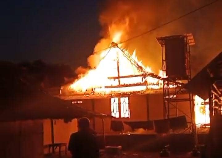 Ditinggal ke Pasar, 4 Rumah Perajin Tempe di Ngawi Ludes Terbakar#JTM