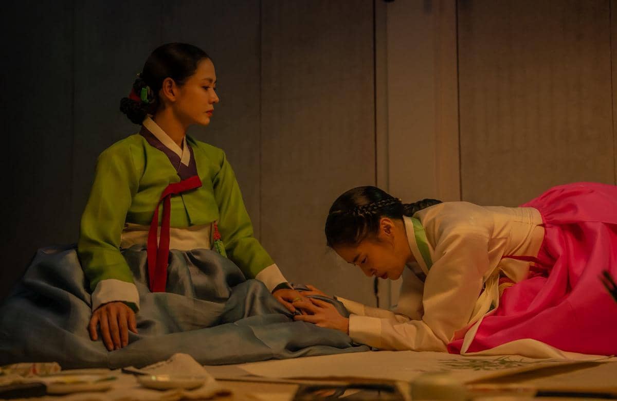 Son Ye Jin dan Shin Yoon Ha di The Scandal
