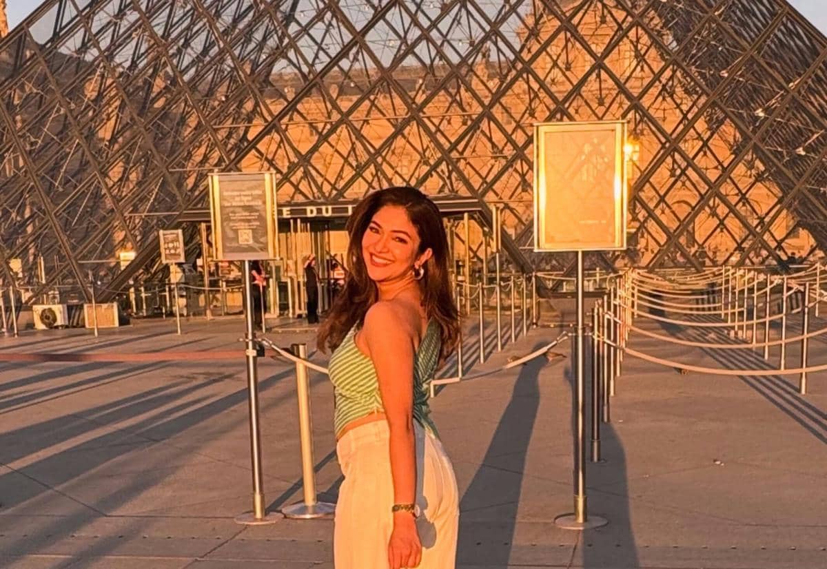 Liburan di Paris Bareng Kakak, Ridhima Pandit Main ke Museum Louvre