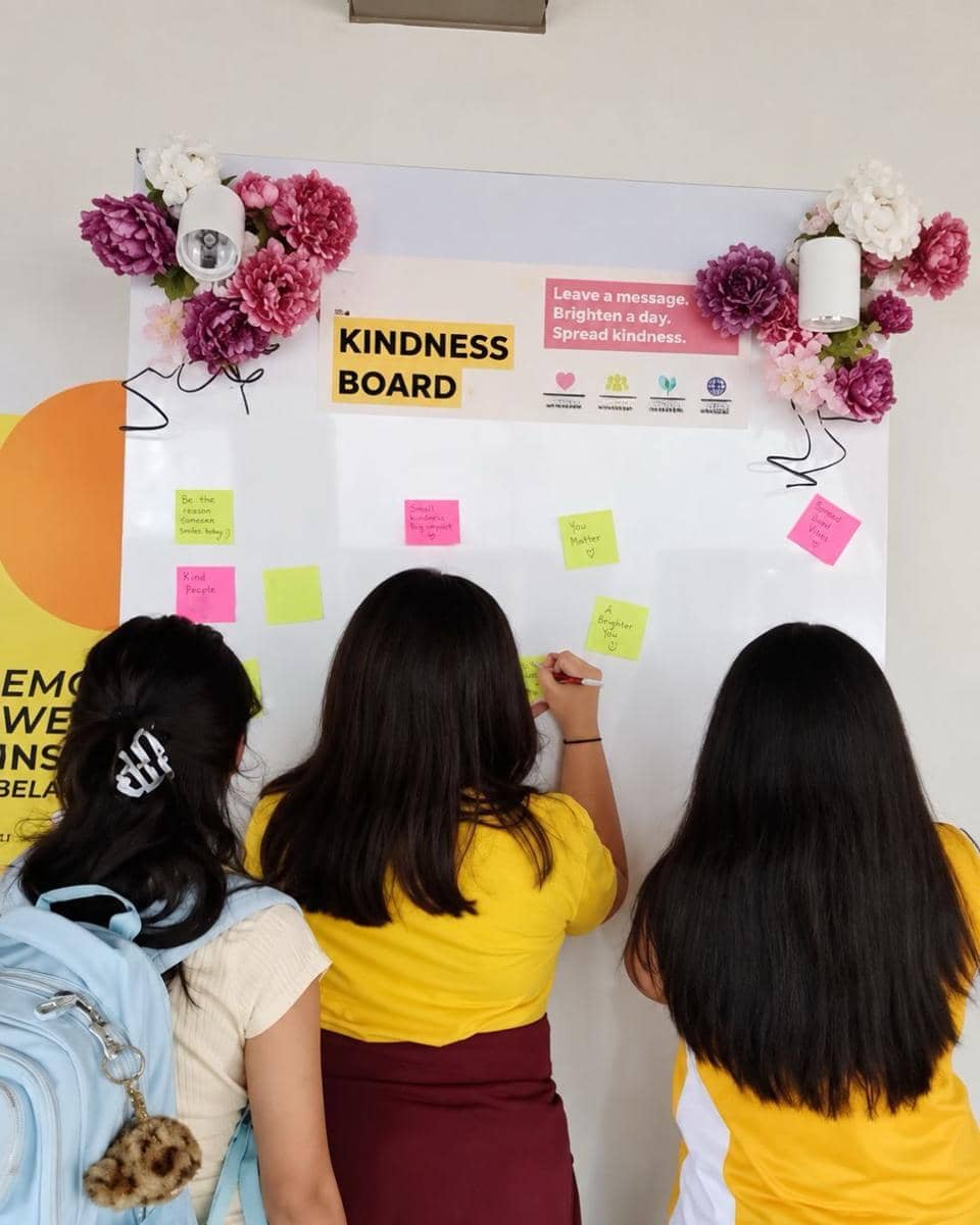Kindness Board di Binus School Serpong menjadi media bagi siswa untuk menyebarkan kata-kata positif.
